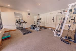 17000 NW 67th Ave APT 229, Hialeah, FL 33015, Sold 09/11/24