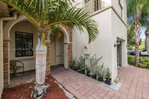 424 SE 37th Pl, Homestead, FL 33033, Sold 11/10/23