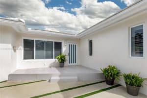 555 S Shore Dr, Miami Beach, FL 33141, Sold 11/06/23