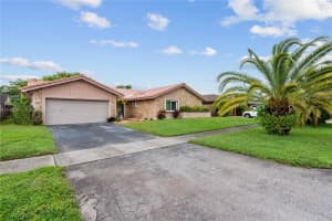 20118 NW 62nd Ave, Hialeah, FL 33015, Sold 11/21/23