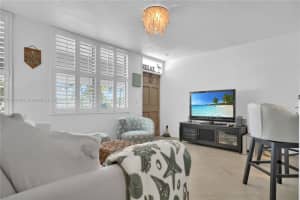 322 Taylor St #2b, Hollywood, FL 33019, Sold 03/06/24