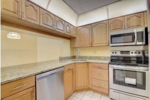 201 Foxtail Dr APT B1, Greenacres, FL 33415, Sold 11/02/23
