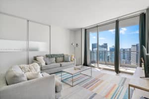 90 SW 3rd St APT 4303, Miami, FL 33130, Sold 11/14/23