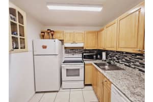 9310 Fontainebleau Blvd APT 302, Miami, FL 33172, Sold 04/23/24