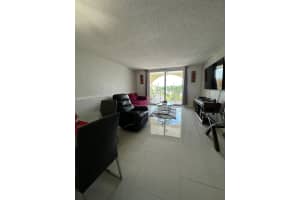 6970 NW 186th St Apt 3-502, Hialeah, FL 33015, Sold 12/12/23