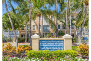 2069 S Ocean Dr Th12, Hallandale Beach