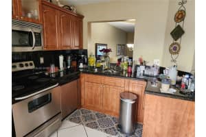 8260 Nw 10th St 2, Miami