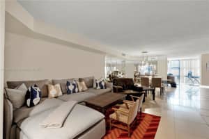 6423 Collins Ave Apt 602, Miami Beach, FL 33141, Sold 04/10/24