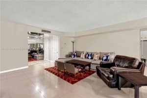 6423 Collins Ave Apt 602, Miami Beach, FL 33141, Sold 04/10/24