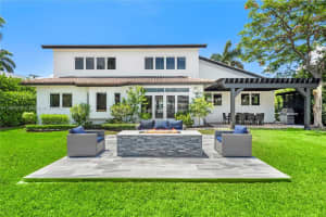 472 Sunset Dr, Hallandale Beach