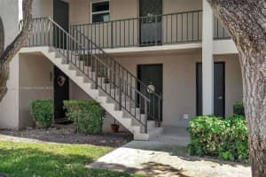 8530 Old Country Manor APT 126, Davie, FL 33328, Sold 02/16/24