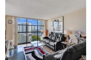 600 Parkview Dr APT 904, Hallandale Beach, FL 33009, Sold 04/01/24