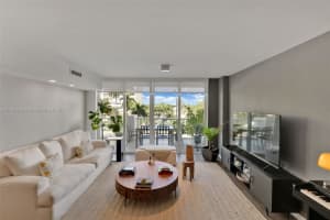 5601 Collins Ave APT 419, Miami Beach, FL 33140, Sold 12/01/23