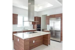 8265 NW 34th St, Doral, FL 33166, Sold 08/08/24