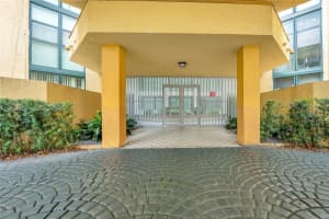 11800 SW 18th St Apt 126-4, Miami, FL 33175, Sold 01/05/24