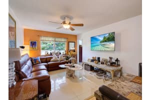 301 Cambridge Rd APT 305, Hollywood, FL 33024, Sold 03/07/24