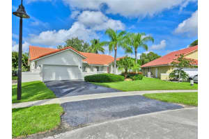 1501 W Oak Knoll Cir, Davie, FL 33324, Sold 12/15/23