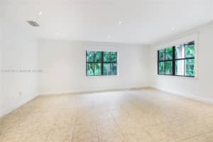 810 NW 104 Ave, Miami, FL 33172, Sold 04/22/24