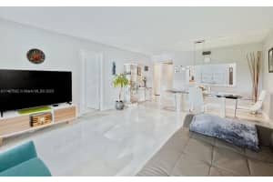 900 Colony Point Cir APT 103, Pembroke Pines, FL 33026, Sold 01/18/24