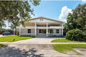 2500 NE 199th St, Miami, FL 33180, - MLS#A11467990