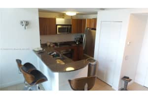 300 S Biscayne Blvd, Miami, FL 33131, Sold 12/07/23