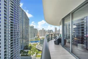 45 SW 9th St Apt 2808, Miami, FL 33130, Sold 12/28/23