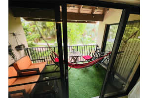 220 W Park Dr Apt 204-3, Miami, FL 33172, Sold 12/19/23