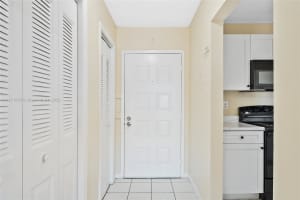 6980 NW 186th St Apt 3-419, Hialeah, FL 33015, Sold 11/30/23