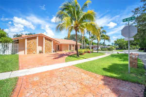 10401 SW 51st St, Cooper City, FL 33328, Sold 01/16/24