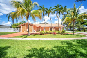 10401 SW 51st St, Cooper City, FL 33328, Sold 01/16/24