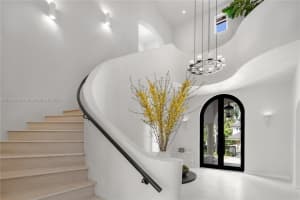 152 Paloma Dr, Coral Gables, FL 33143, Sold 04/19/24