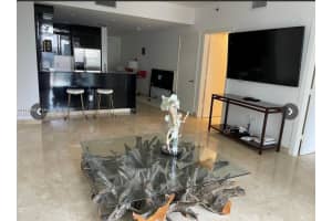 1060 Brickell Ave 2115, Miami