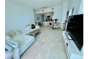 950 Brickell Bay Dr APT 5210, Miami, FL 33131, Sold 04/05/24
