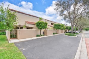 8633 SW 79th Pl, Miami, FL 33143, Sold 12/14/23