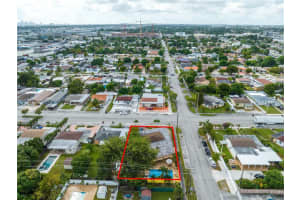 901 E 32nd St, Hialeah