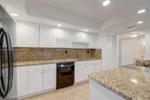450 Commodore Dr APT 308, Plantation, FL 33325, Sold 01/22/24