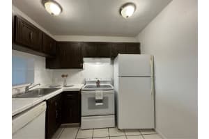 492 Nw 165th St Rd C-611, Miami