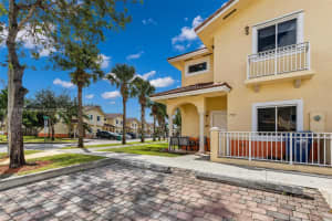 7472 NW 181st St, Hialeah, FL 33015, Sold 12/19/23
