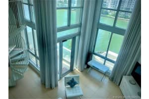 300 S Biscayne Blvd l 814, Miami, FL 33131, Sold 12/15/23
