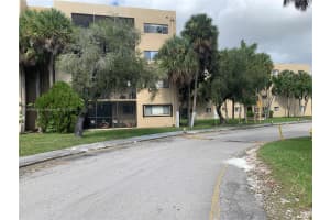 8635 NW 8th St APT 122, Miami, FL 33126, Sold 01/31/24