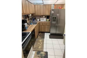 8635 NW 8th St APT 122, Miami, FL 33126, Sold 01/31/24