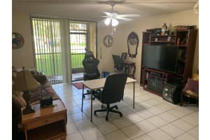 8635 NW 8th St APT 122, Miami, FL 33126, Sold 01/31/24