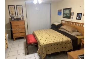 8635 NW 8th St APT 122, Miami, FL 33126, Sold 01/31/24