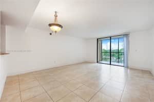 8635 NW 8th St APT 303, Miami, FL 33126, Sold 01/12/24