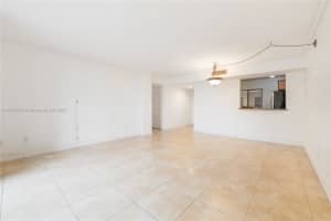 8635 NW 8th St APT 303, Miami, FL 33126, Sold 01/12/24