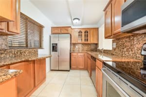 8635 NW 8th St APT 303, Miami, FL 33126, Sold 01/12/24