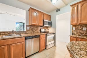 8635 NW 8th St APT 303, Miami, FL 33126, Sold 01/12/24