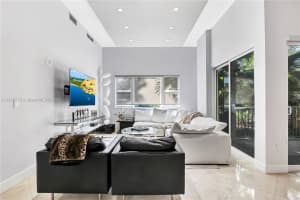 19900 E Country Club Dr APT 103, Aventura, FL 33180, Sold 04/30/24