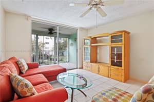 619 NE 14th Ave APT 206, Hallandale Beach, FL 33009, Sold 09/19/24