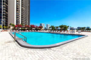 20335 W Country Club Dr 906, Aventura